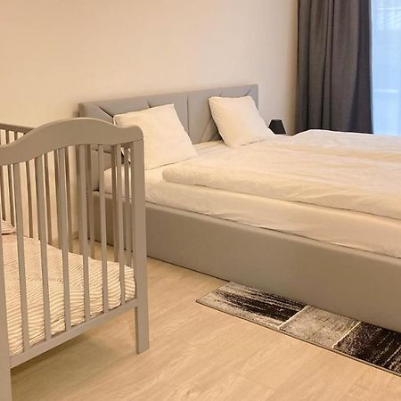 Tran Chien Apartment With Free Private Parking Prag Exterior foto