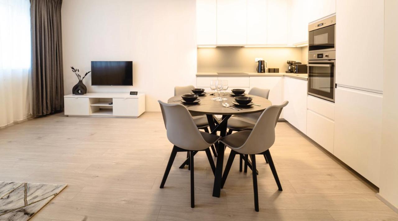 Tran Chien Apartment With Free Private Parking Prag Exterior foto