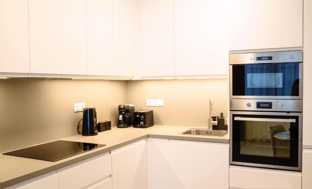 Tran Chien Apartment With Free Private Parking Prag Exterior foto